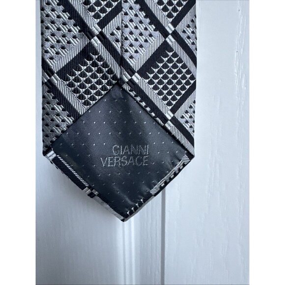 Gianni Versace Men’s Black Silver Gray Square Print Necktie Silk Made In Italy - Picture 4 of 8
